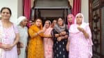 नीरज के घर में परिवार की महिलाएं मां सरोज का मुंह मीटा कराते हुए ( काले सूट में मां)