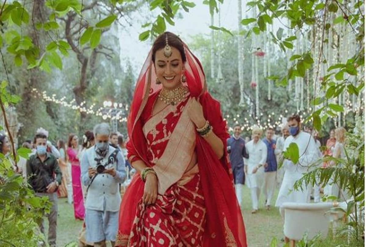 Dia mirza share unseen photo from her wedding her smile will melt your heart