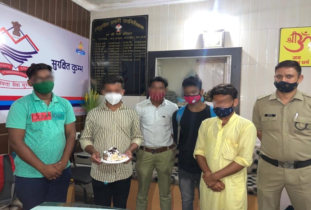Haridwar News: four youths from Haryana arrested for Cuted Birthday cake on Har ki pauri