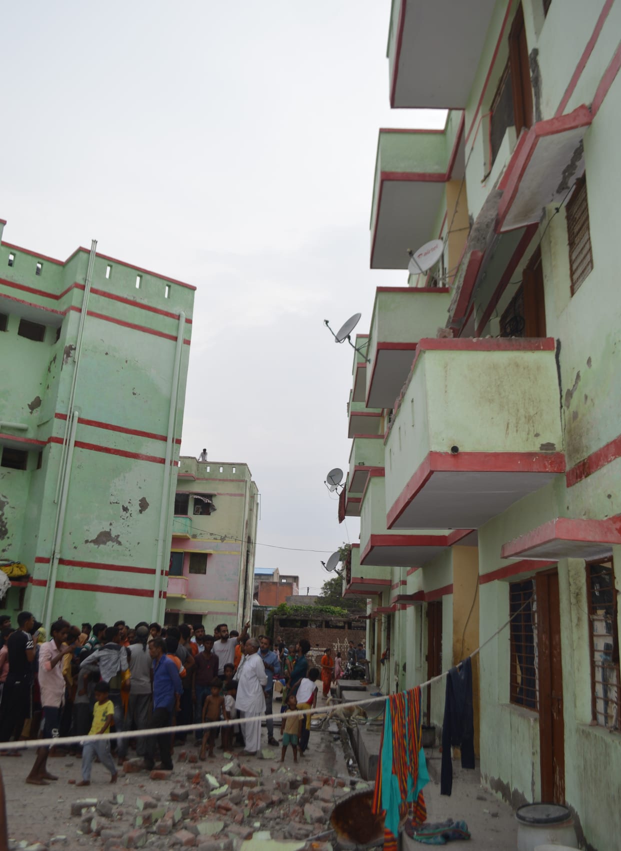 Hathras: The visor of the house of Asra Colony collapsed, the woman died
