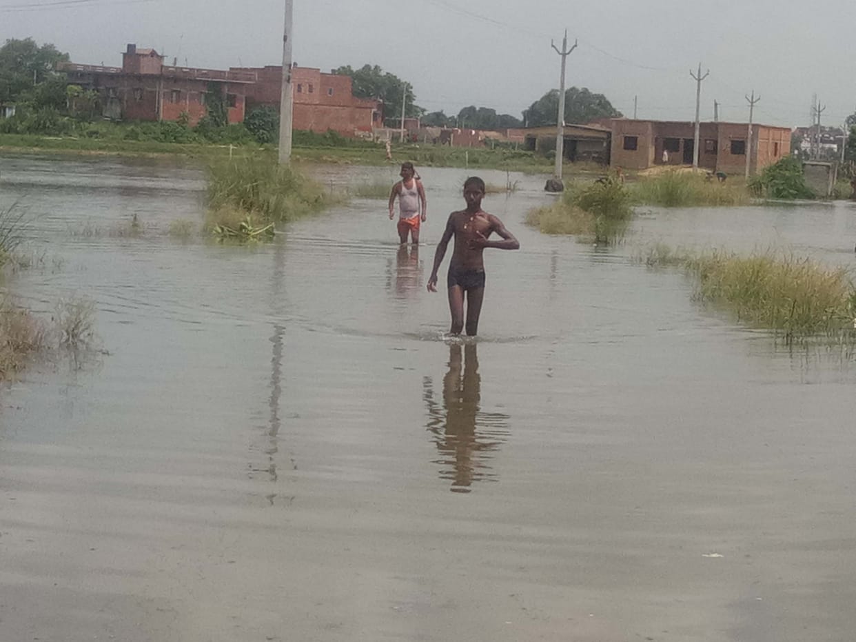 People of the coastal area in panic due to the rise of Ganga