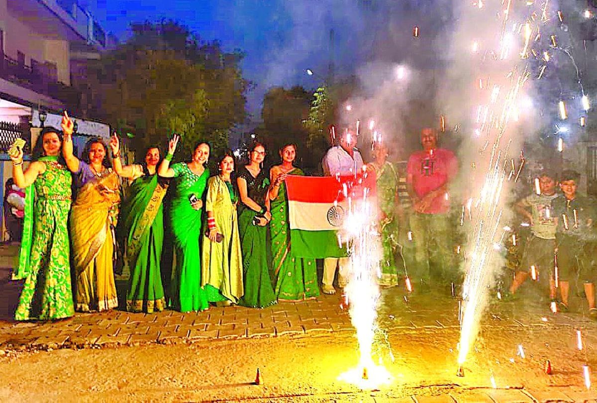 neeraj chopra wins gold medal agra people celebrate winning moment