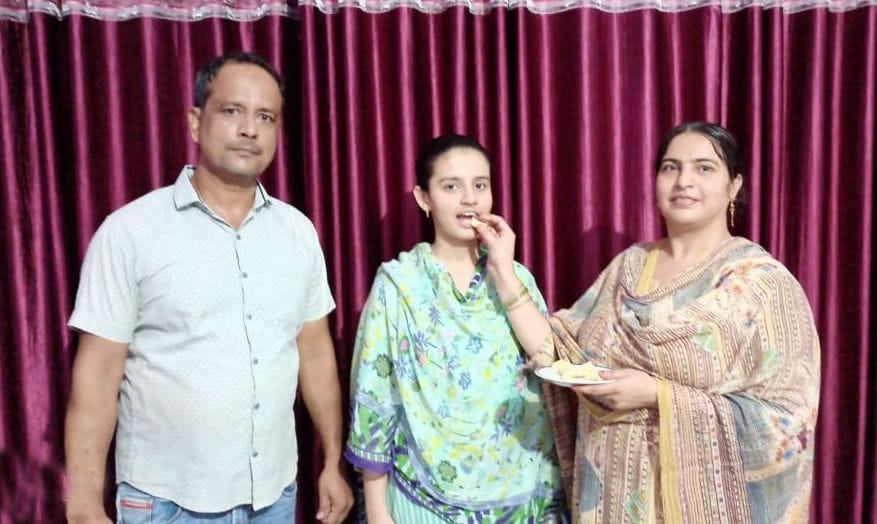Purvi Gupta tops in AMU School 10th