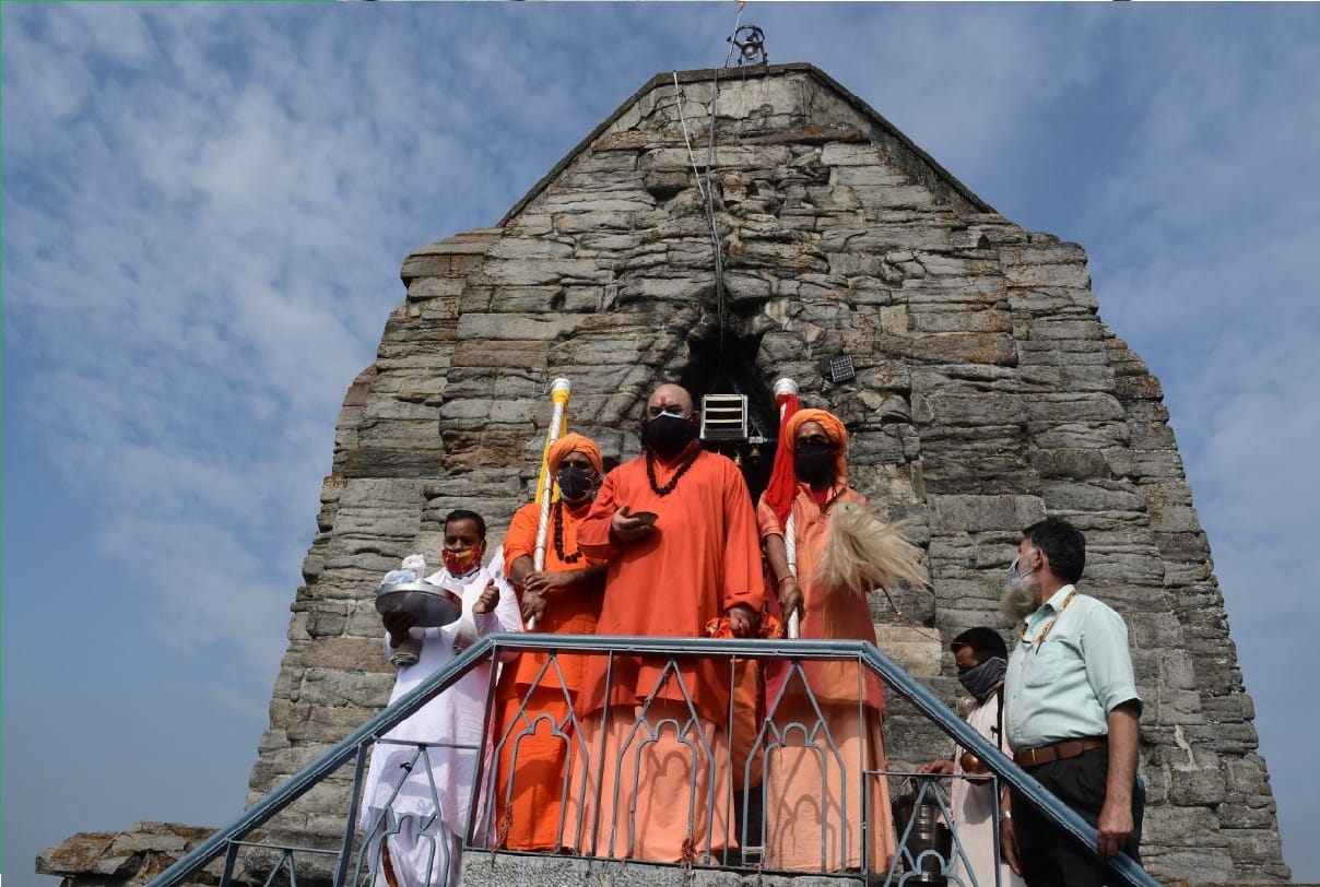 Amarnath Yatra 2021 Chhari Mubarak Swami Amarnath Ji taken to Historic Shankaracharya Temple