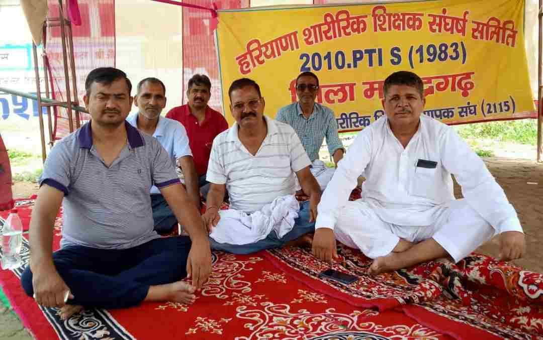 PTI teachers continue their gradual fast on the 420th day