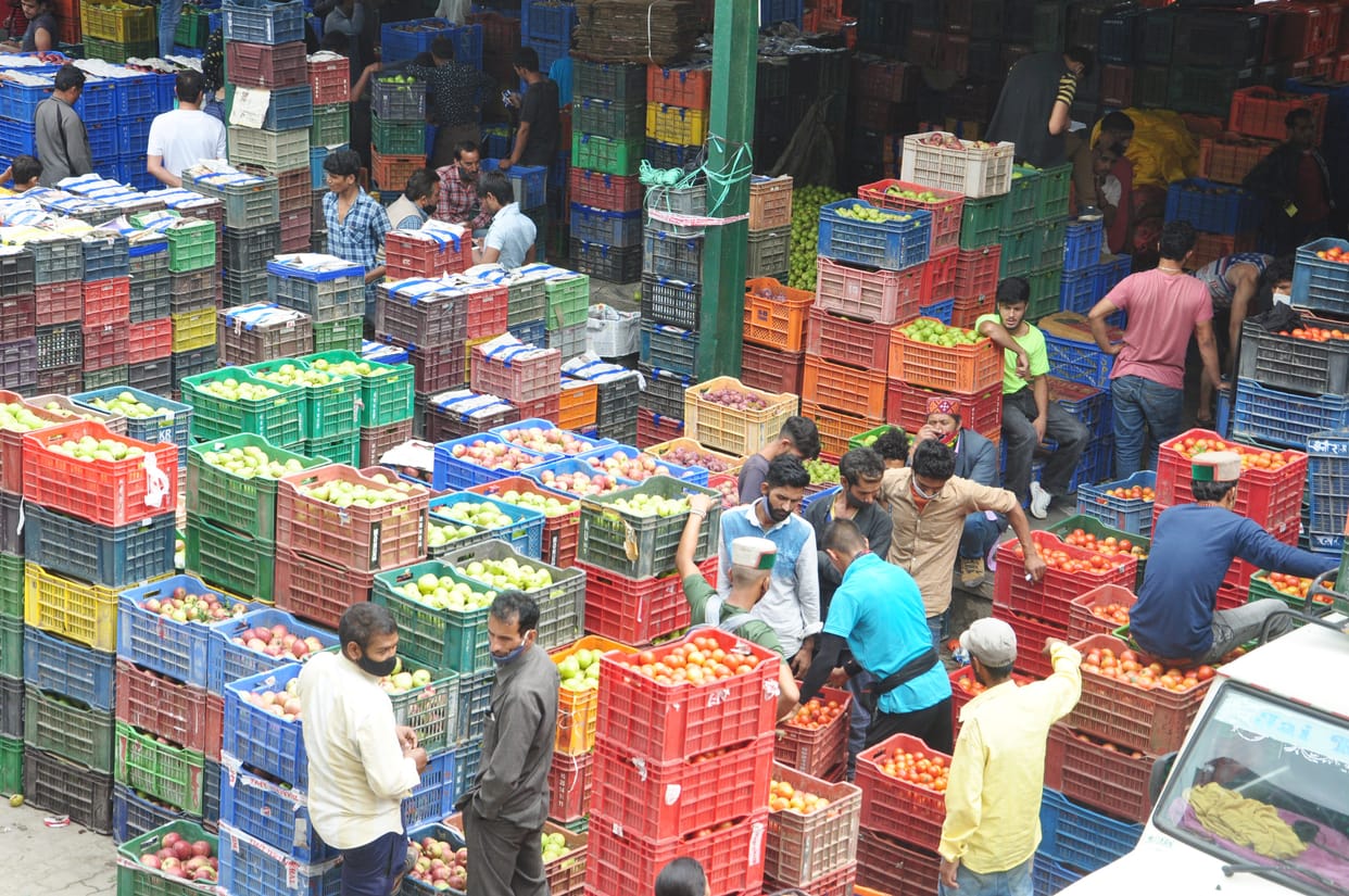 With the onset of apple season, there was an increase in mandis