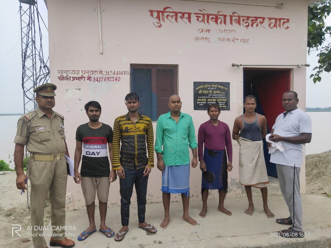 Police rescued five drowning people in sant kabir nagar