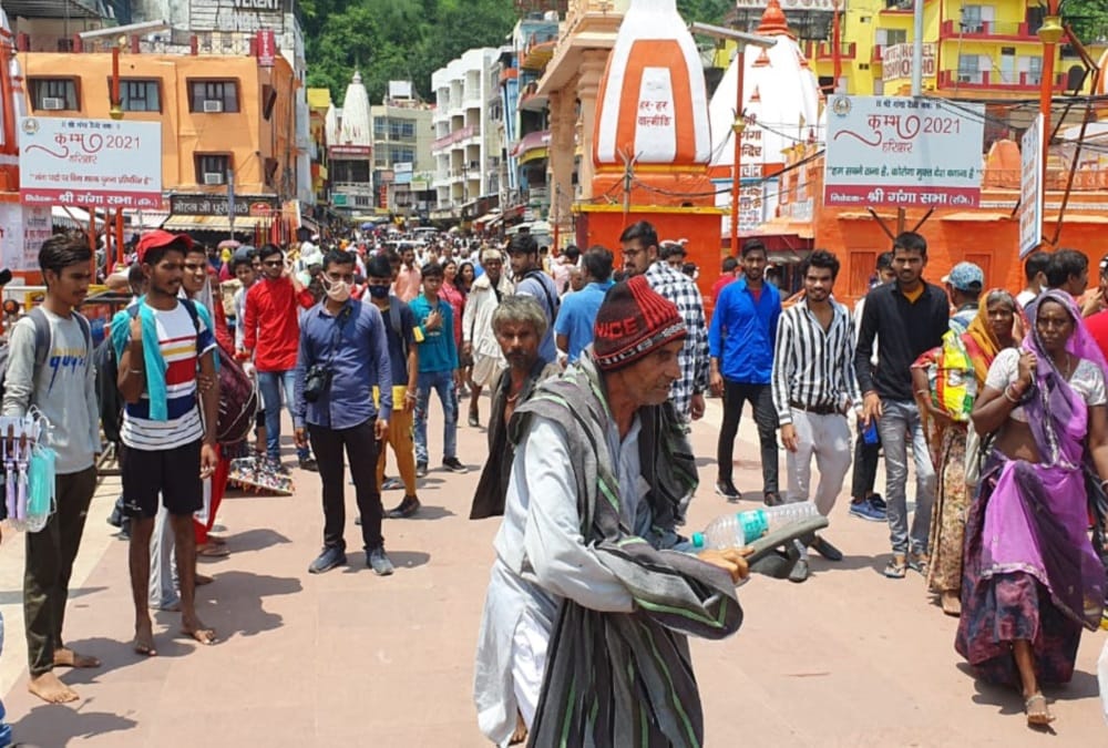 Haridwar hariyali amavasya News: Devotees huge crowd on Har ki pauri and covid rules Broken photos