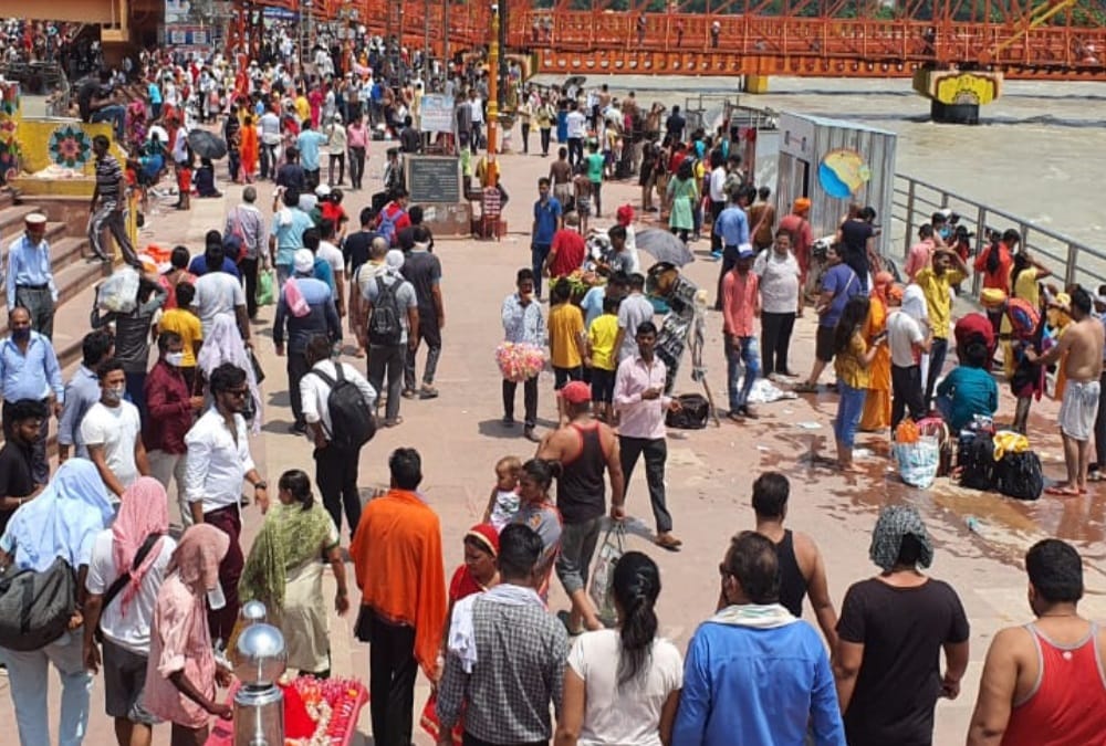 Haridwar hariyali amavasya News: Devotees huge crowd on Har ki pauri and covid rules Broken photos