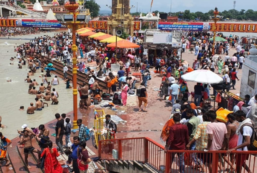 Haridwar hariyali amavasya News: Devotees huge crowd on Har ki pauri and covid rules Broken photos