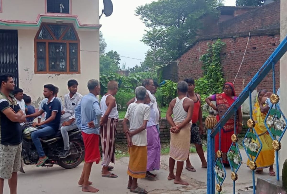 Five people including mother two children died in road accident at mau