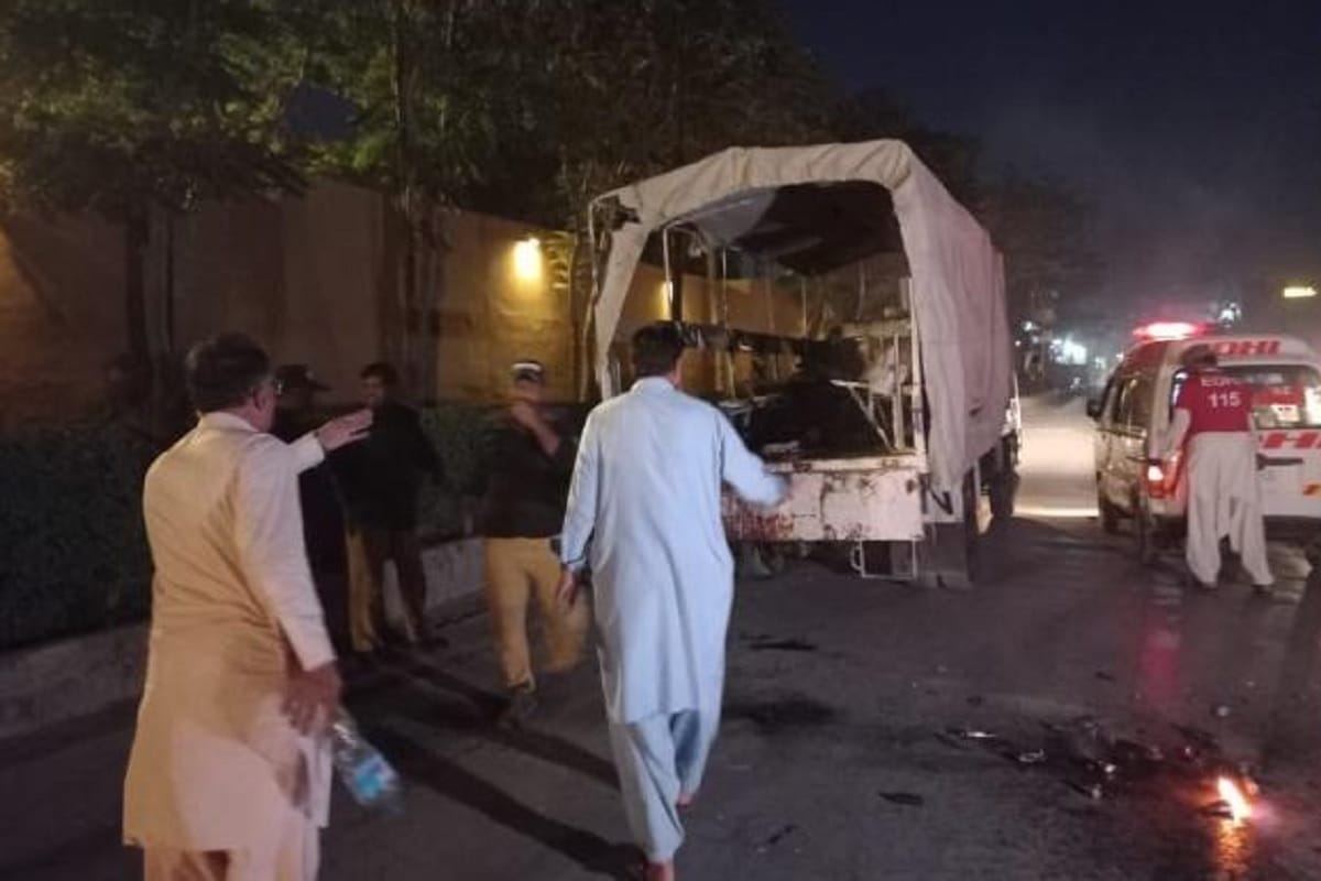 Pakistan blast in Quetta near Unity Chowk area leaving policemen dead and many injured all updates in Hindi