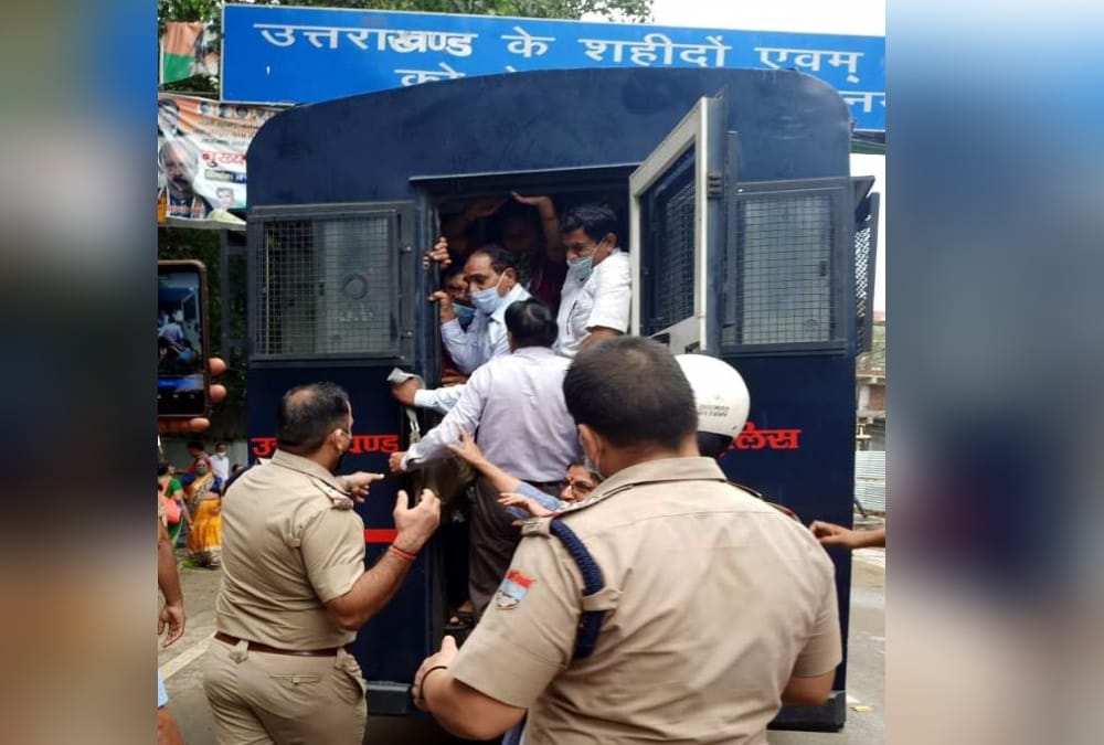 Dehradun News: uttarakhand state agitators Protest and fight with police during cm house march photos