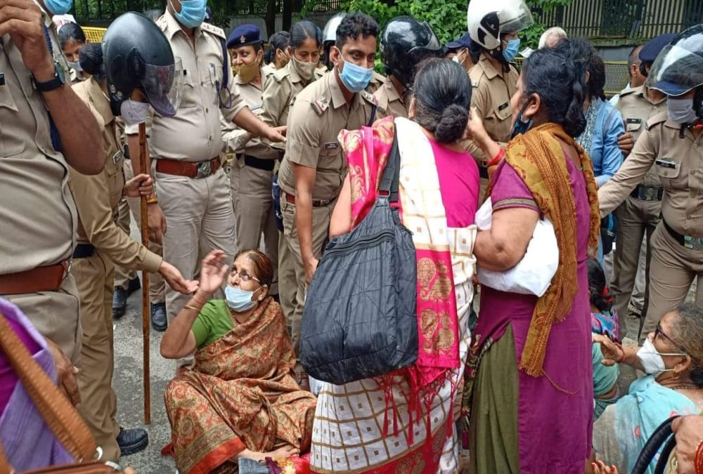 Dehradun News: uttarakhand state agitators Protest and fight with police during cm house march photos