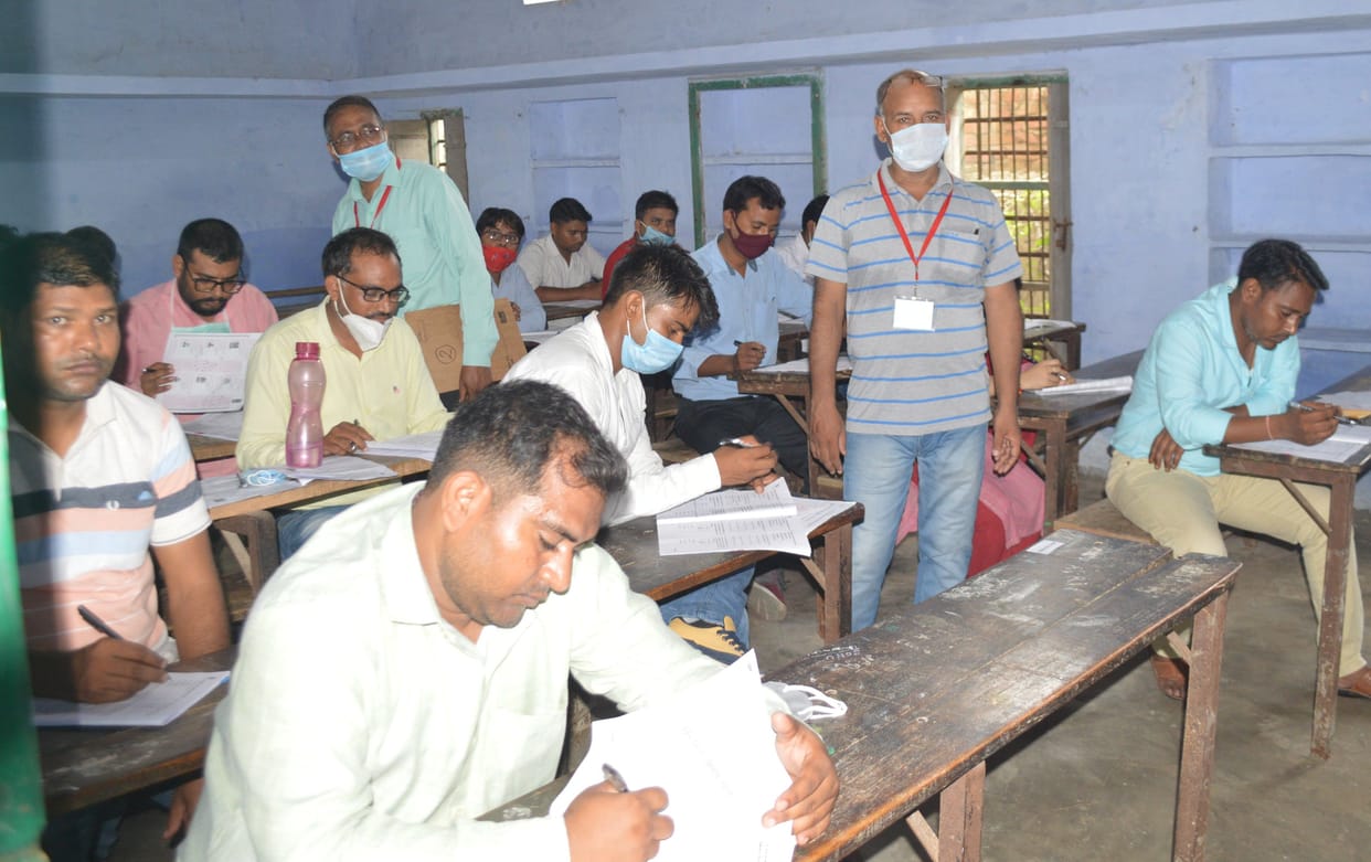 Hathras: 1792 candidates gave TGT exam at five centers