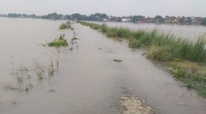Ganga water level increasing in Purvanchal: Ganga flowing above warning point in Varanasi crossing danger mark in Ballia-Ghazipur people fearing of flood