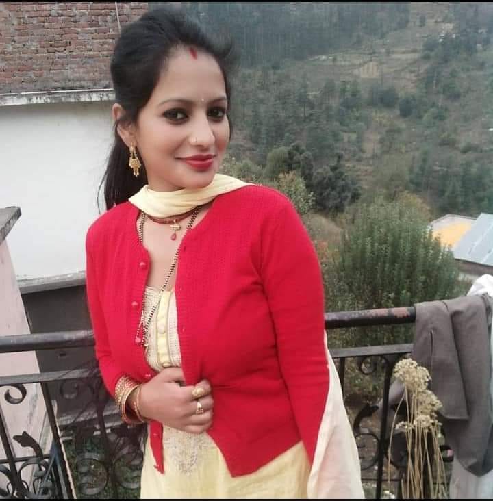 Seeing Poonam's dead body, the family crying