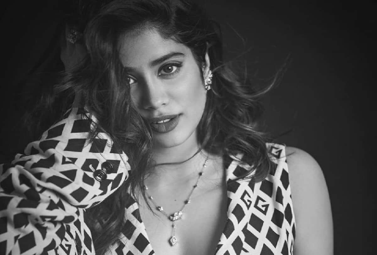 Janhvi Kapoor buys 65 crore rupees new duplex bungalow located Bandra area in Mumbai