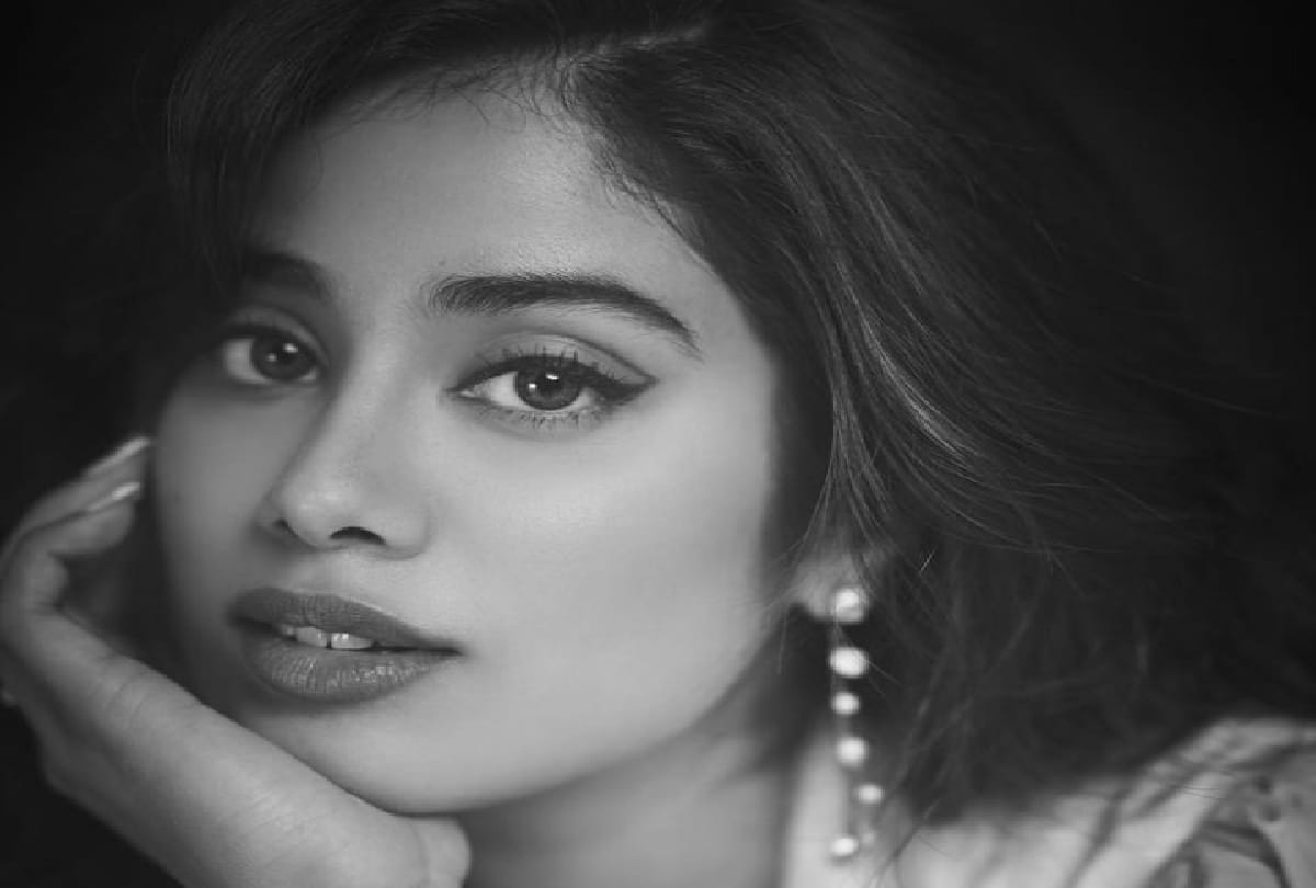 Janhvi Kapoor shared her latest bold black and white pictures on Instagram she is looking very glamorous in it