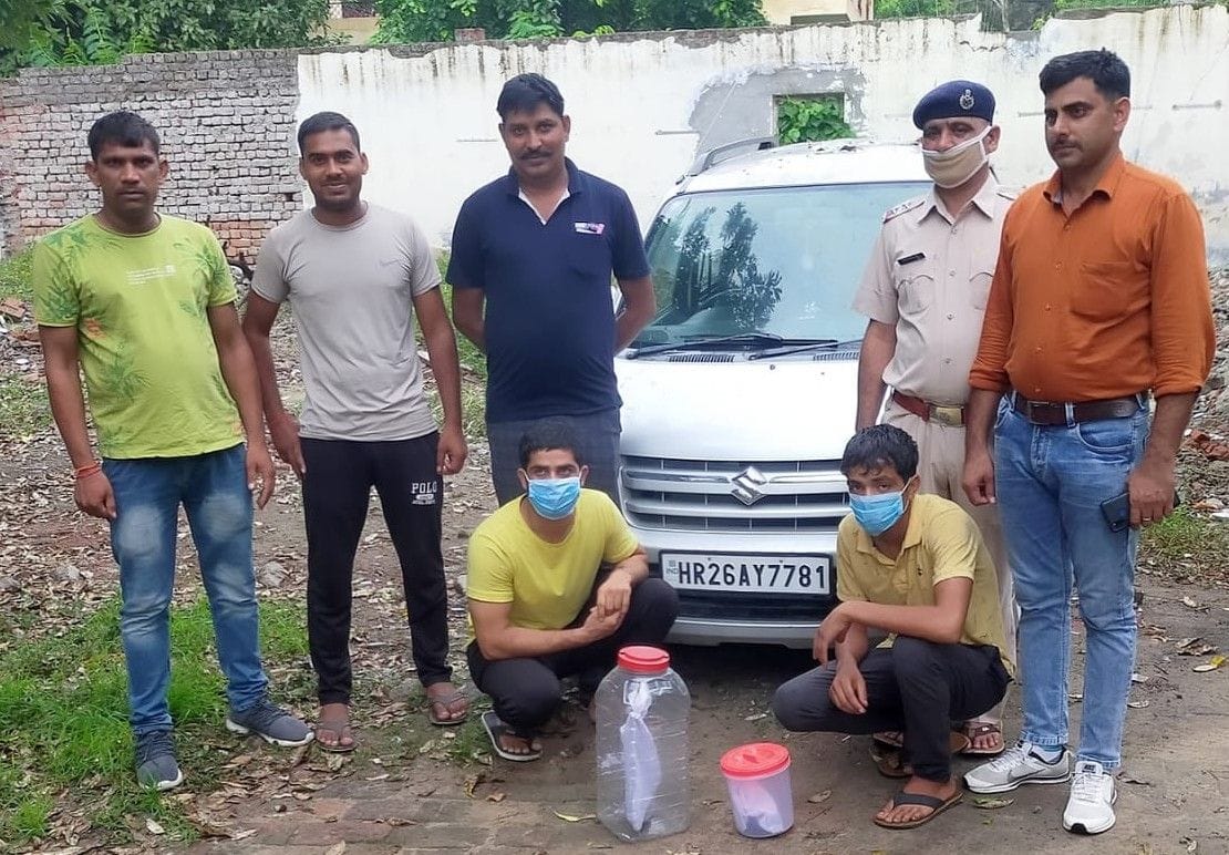 police arrest to accused in car loot, they expose murder mystry