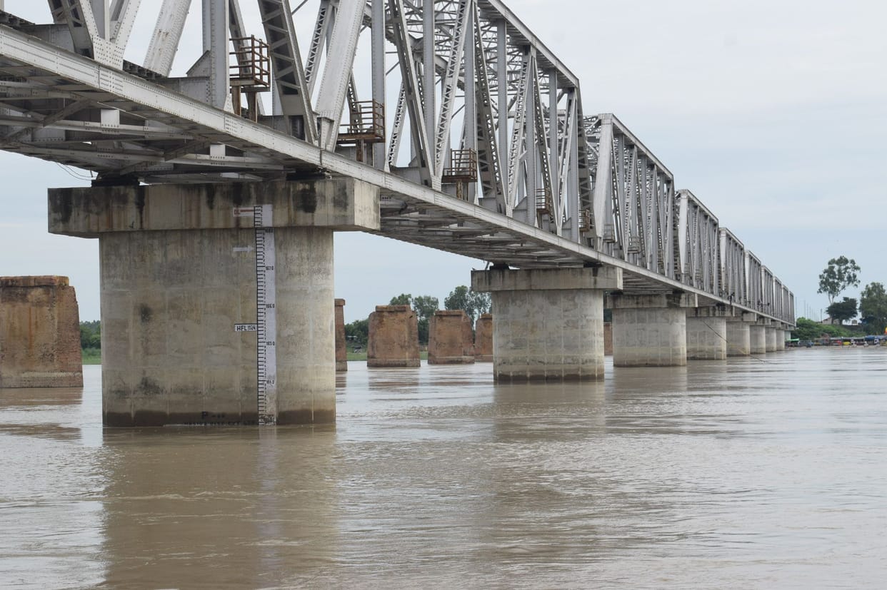 Then the water level of Ganga increased, increased by 10 cm