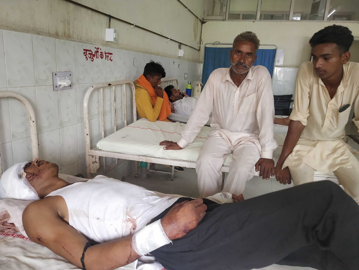 To escape from the attackers, the young man ran towards the highway, died due to being hit by a truck