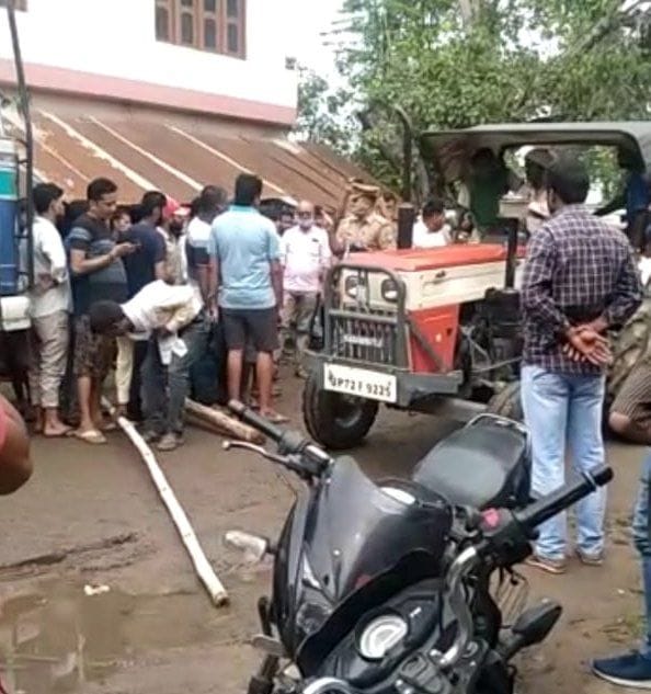 Jam imposed for repair of road, police niece sticks
