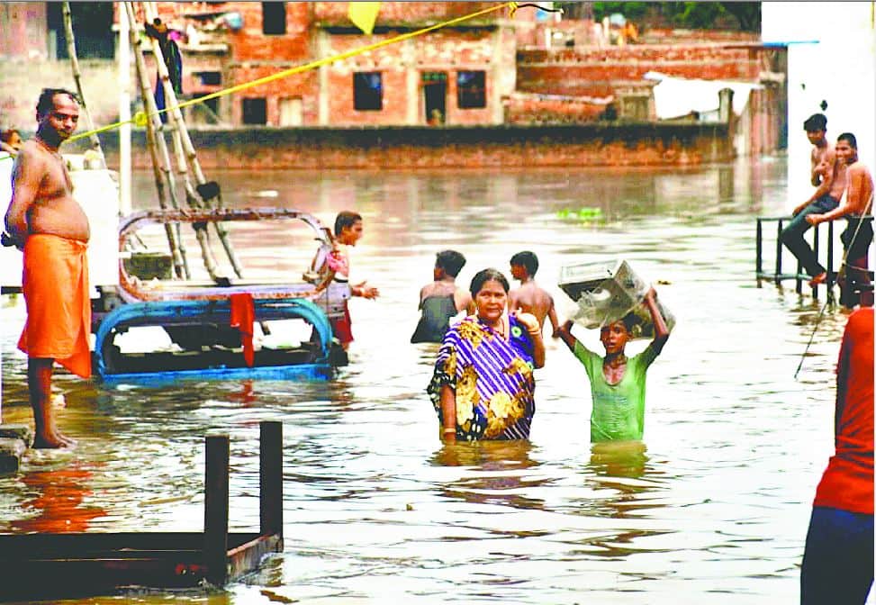 Ganga water level is about danger mark in varanasi flood condition  Varuna due to reverse flow hundreds of families faces difficulties