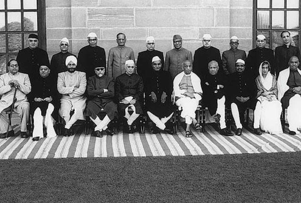 Picturs of India's First cabinet after independent