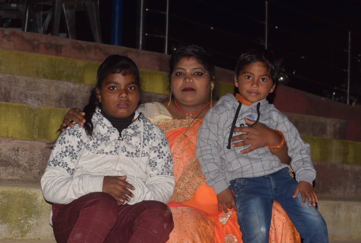 Five people including mother two children died in road accident at mau