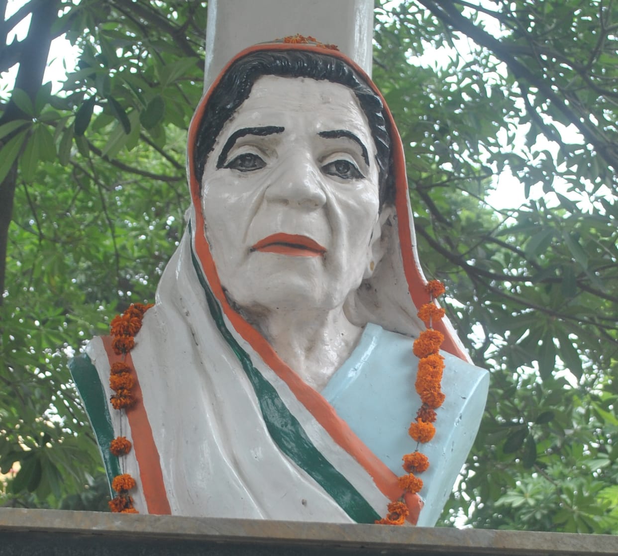 Ate sticks, dragged on the road, still said Vande Mataram