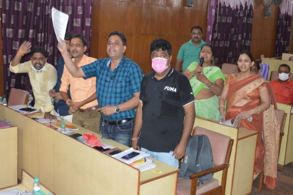 proposal of multilevel vehicle parking in Meerut was rejected in the meeting of the Municipal Corporation