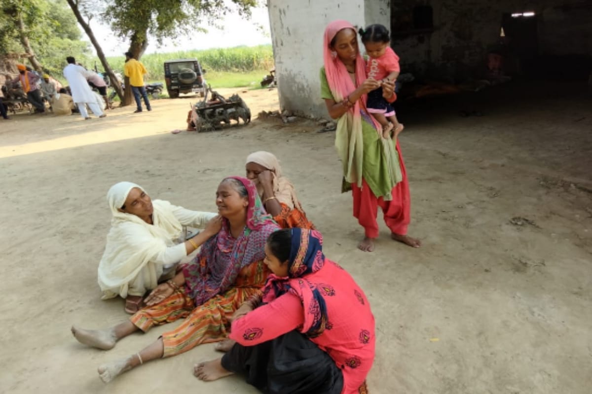 Badmash robbed tractor after killing a farmer in bijnor while he was guarding the fields