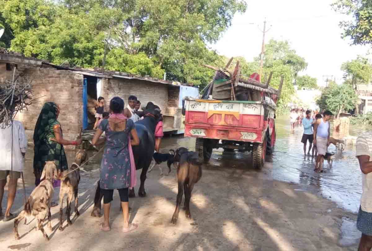 Flood havoc in UP: Banda-Kanpur road closed, relief material distributed by helicopter in Jalaun