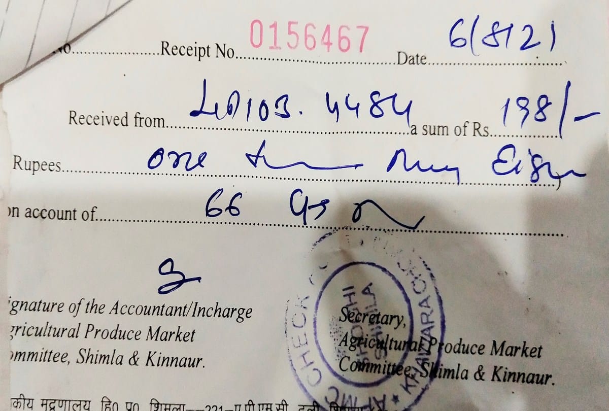 apple season in shimla marketing board charge three rupees per apple box at shoghi and parwanoo Naka
