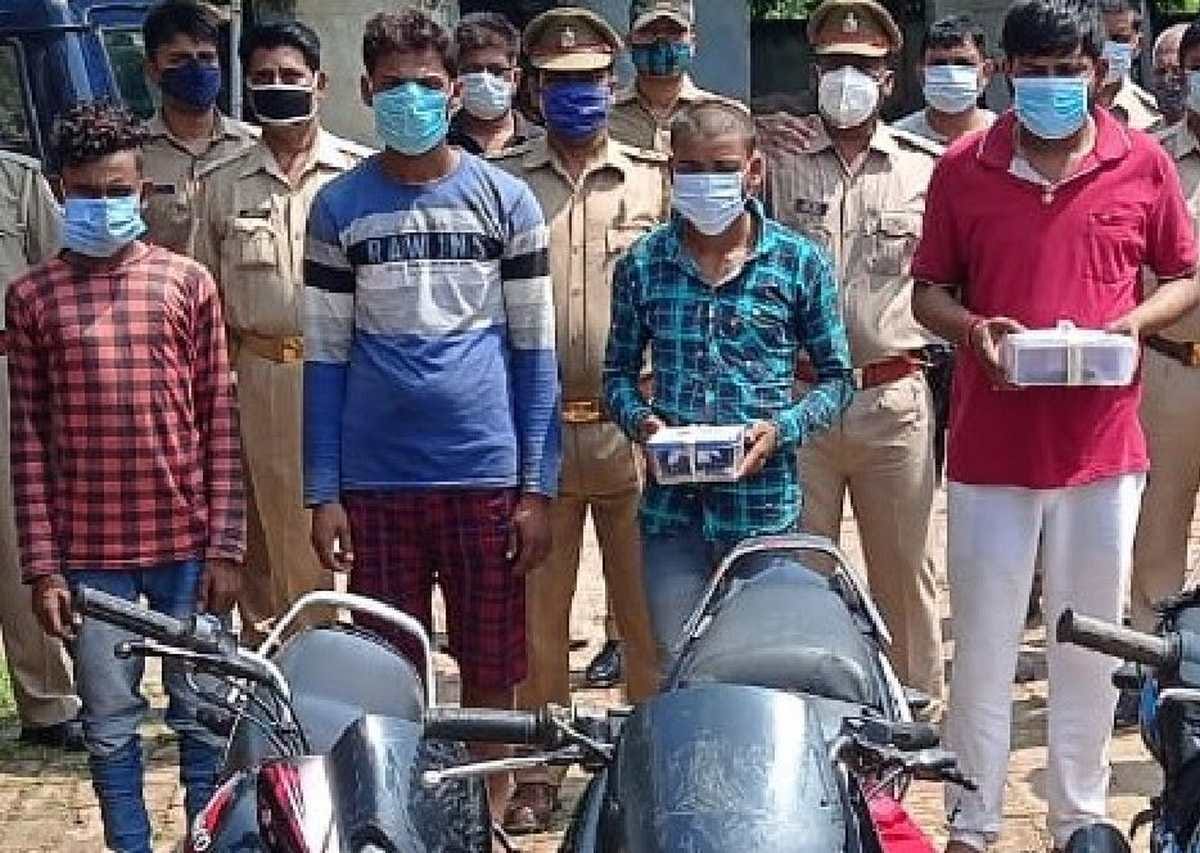 Police arrested Bike thieves gang four bike recovered in chandauli