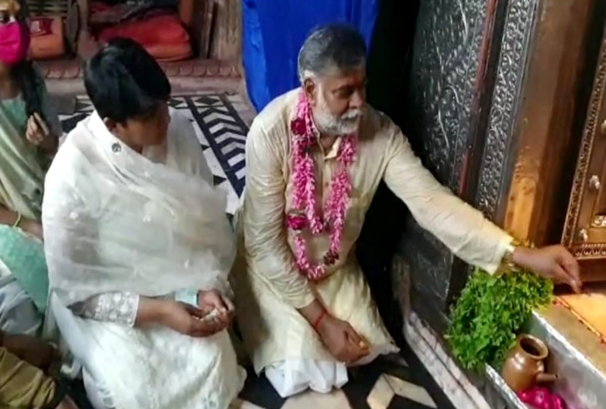 Union Minister of State Prahlad Patel Offer prayers at banke bihari temple in Vrindavan
