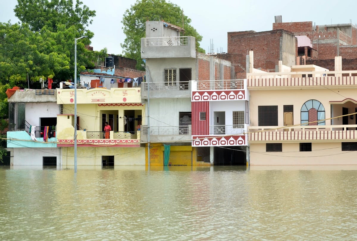Ganga and Yamuna are in spate in Prayagraj, Ganga may cross the danger mark by evening
