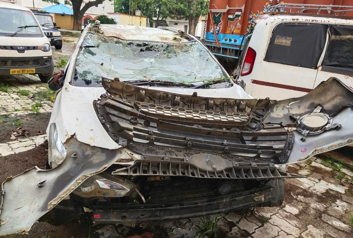 Mau Road accident: Gorakhpur family was coming to village to see Tajia five people died along with four children