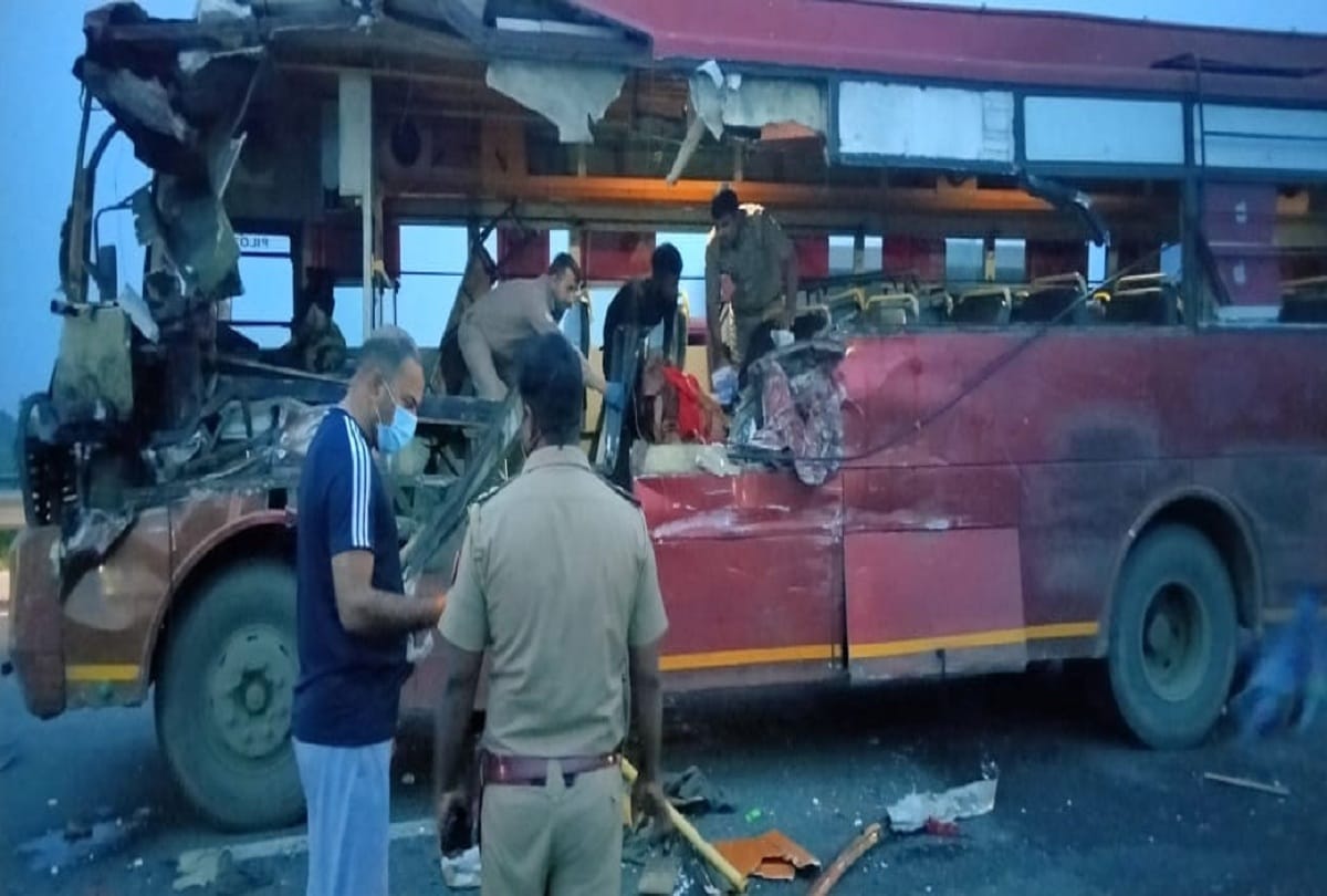 Greater Noida news Bus rammed into truck on Eastern Peripheral