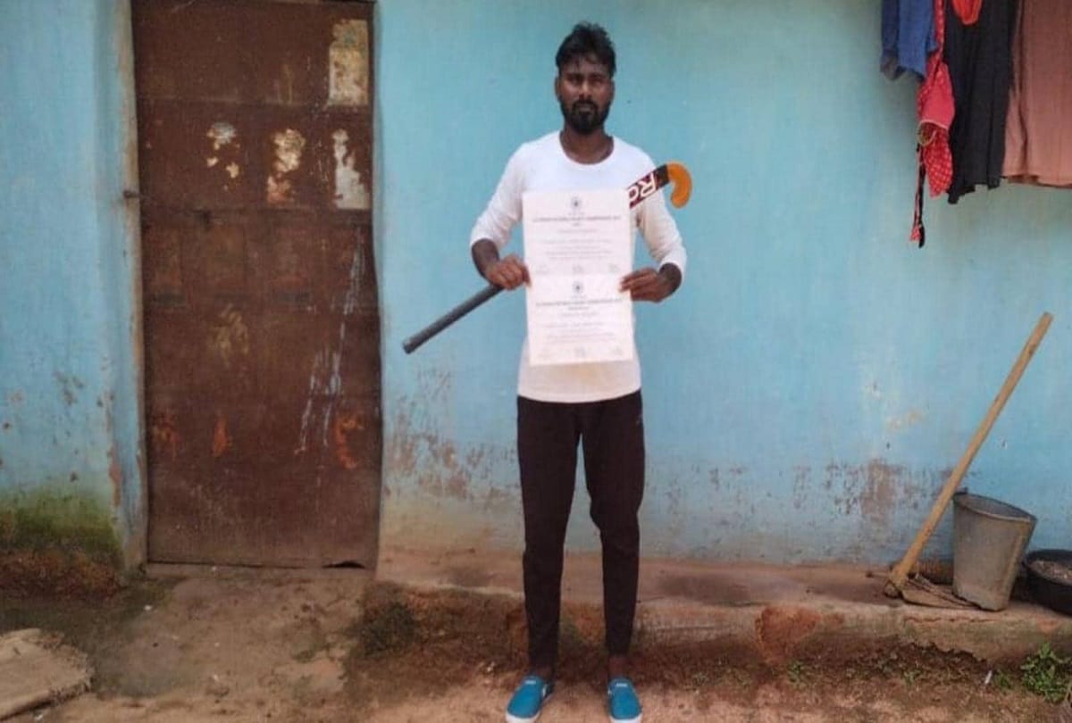 Santosh Majhi former hockey player from Odisha who has been working as a migrant labourer