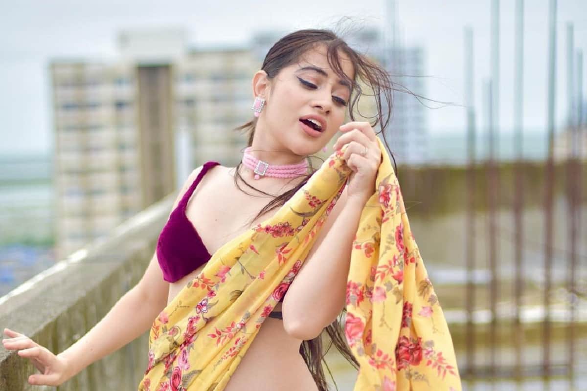 Urfi Javed drapped in net blue saree with off shoulder blouse in winters