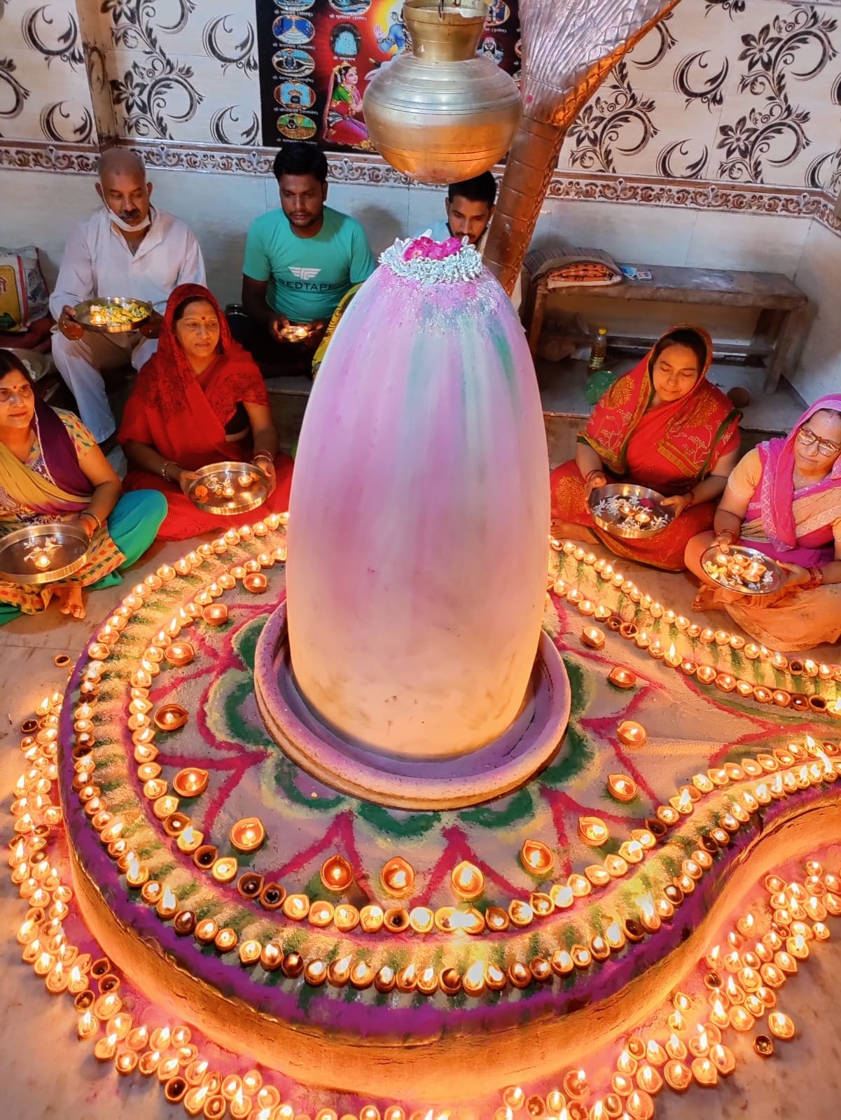 Shri Aughdani Narmadeshwar Mahadev's makeup done with 1008 lamps