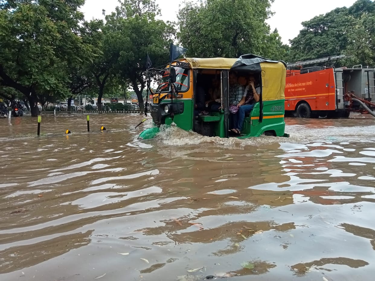 One hour of rain in Mohali... Roads became canals, water entered the houses