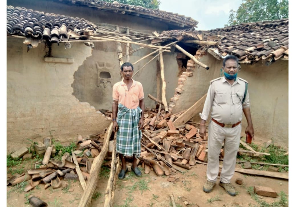 group of wild elephants entered in sonebhadra village  demolished two houses Alert declared