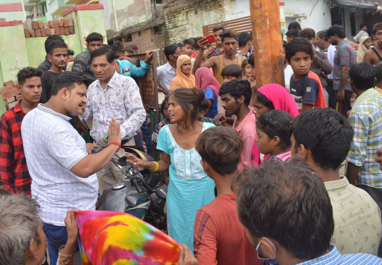 Hathras: Due to the deteriorating condition of the woman, there was a ruckus in the district hospital