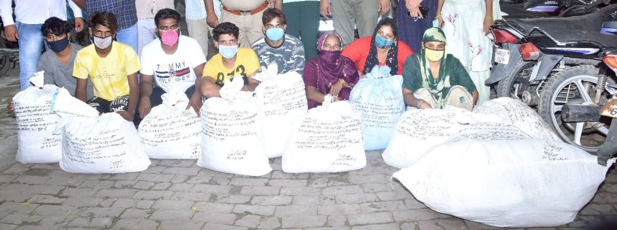 Three women and five youths arrested with 106 kg of hemp leaves