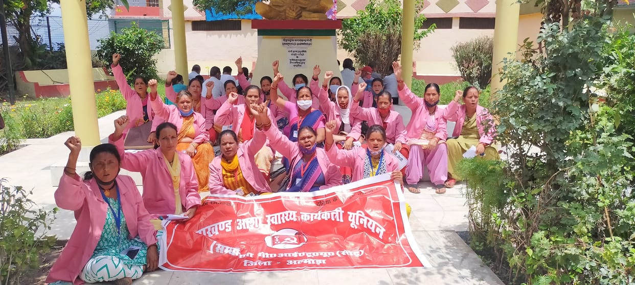 Asha workers demonstrated, cursing the government