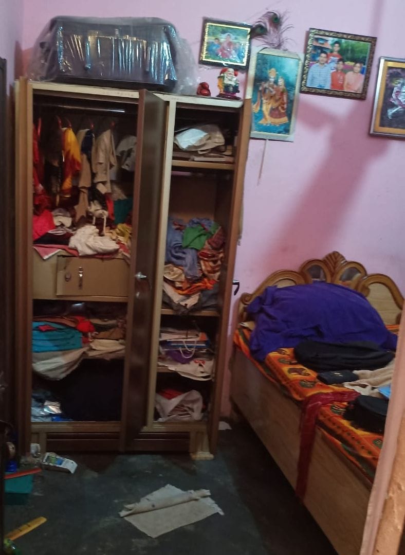 50 thousand cash and one and a half lakh jewelery stolen from transport company manager's house