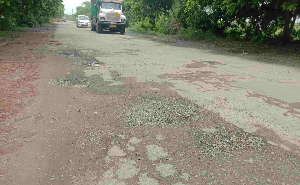 The road between the canals will be ready in two years for 180 crores